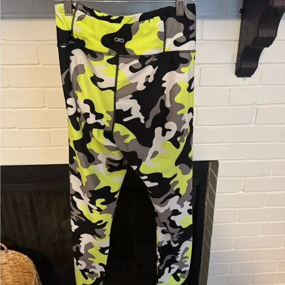 Women’s Yellow Camouflage Leggings - Picture 6 of 9